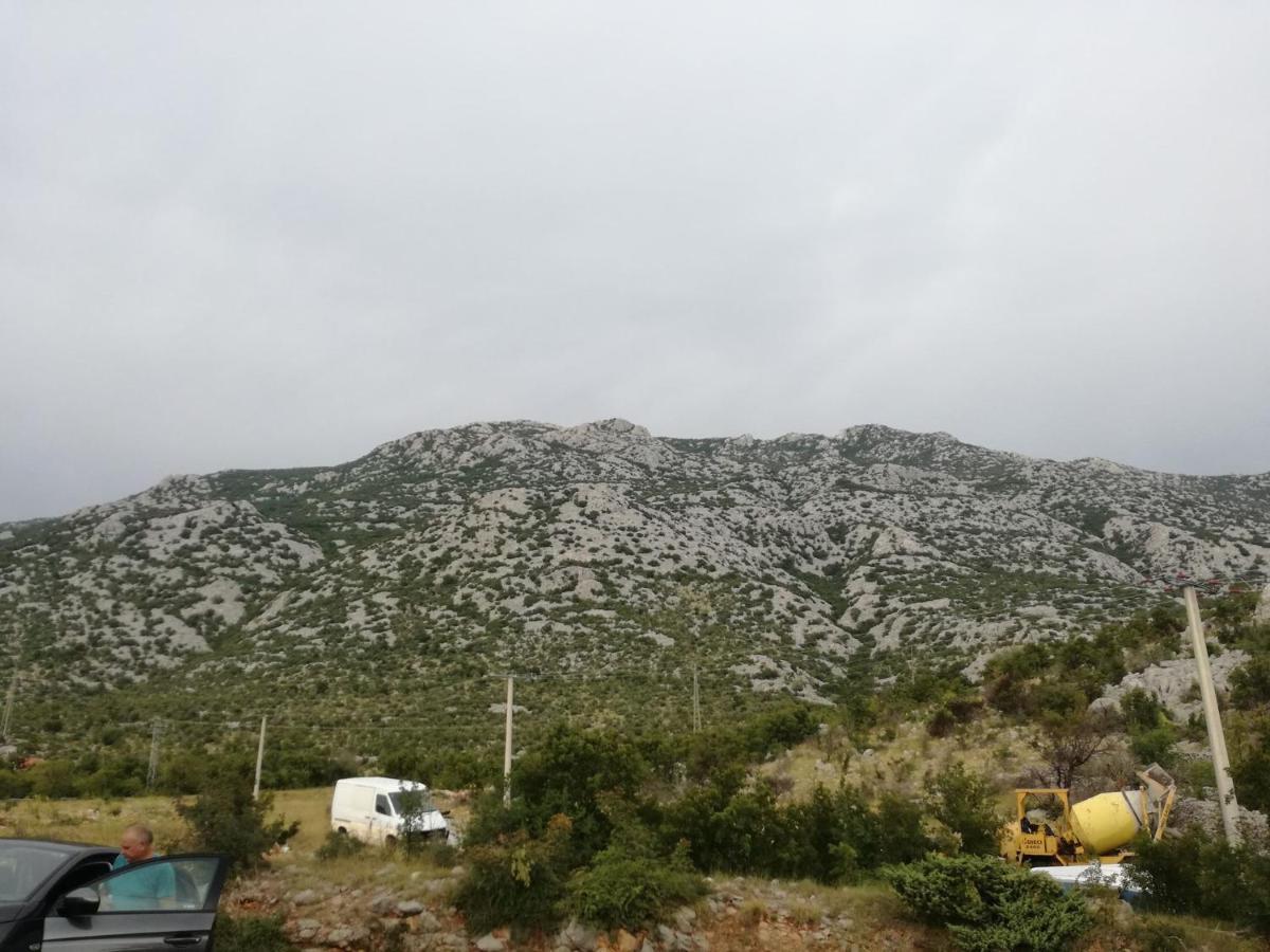 Apartmani Cesarica คาร์โลบัก ภายนอก รูปภาพ