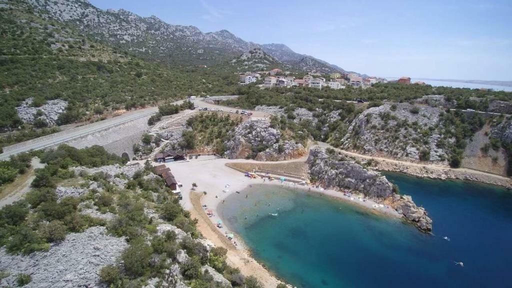 Apartmani Cesarica คาร์โลบัก ภายนอก รูปภาพ
