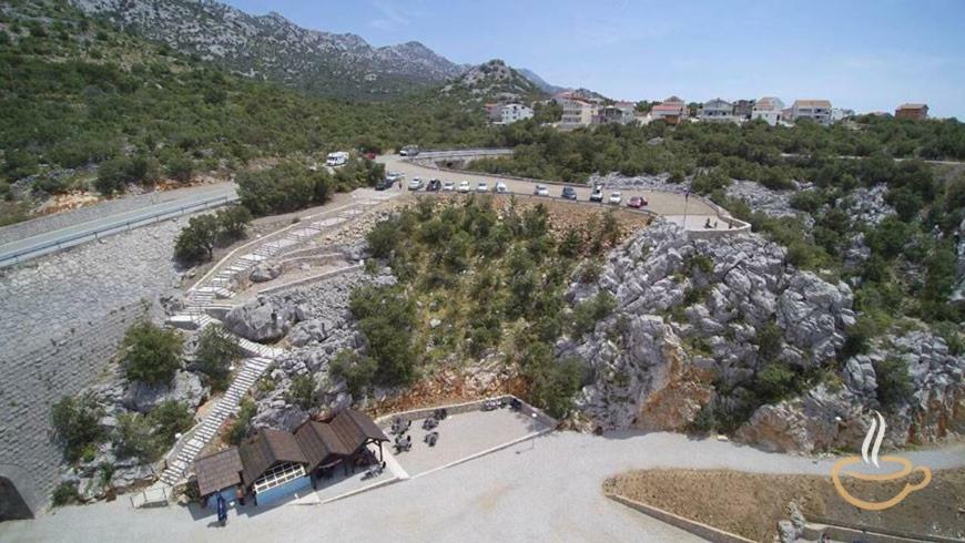 Apartmani Cesarica คาร์โลบัก ภายนอก รูปภาพ